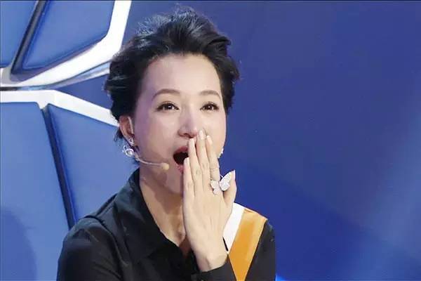 董卿一直这个表情
