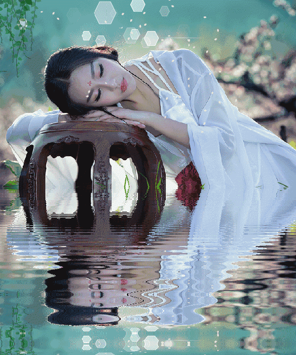 散发着淡淡幽香 我徜徉在思念的海洋 执一叶痴情小舟 满载着款款深情