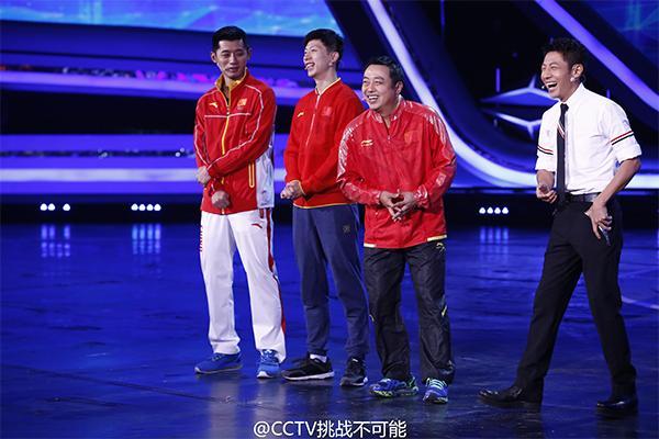 主教练刘国梁带着国手张继科和马龙来到节目现场.