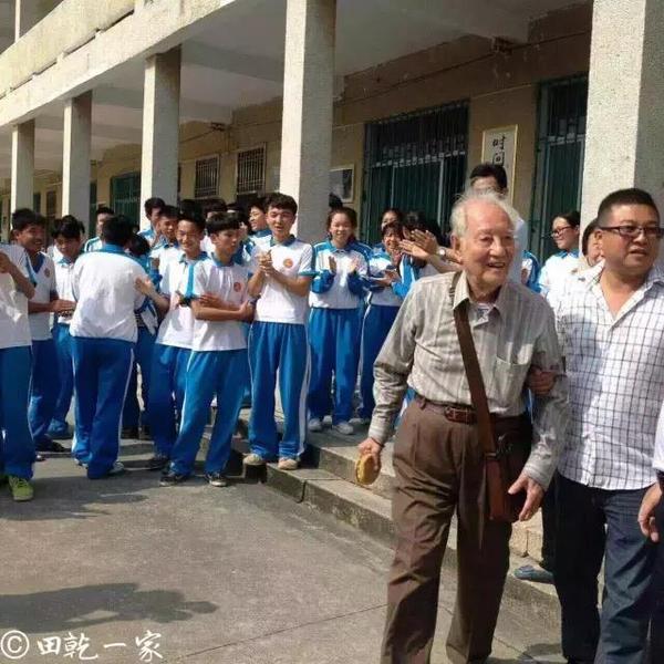 中国"核潜艇之父"黄旭华再次走进红海湾白沙中学