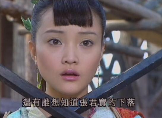 2002年《绝世双骄》里的李小璐,是明月宫主的贴身女弟子紫嫣,外表冷淡