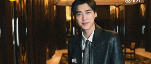 快来留言告诉少女度你最想看到怎样的李易峰?最想让他回答什么问题呢?