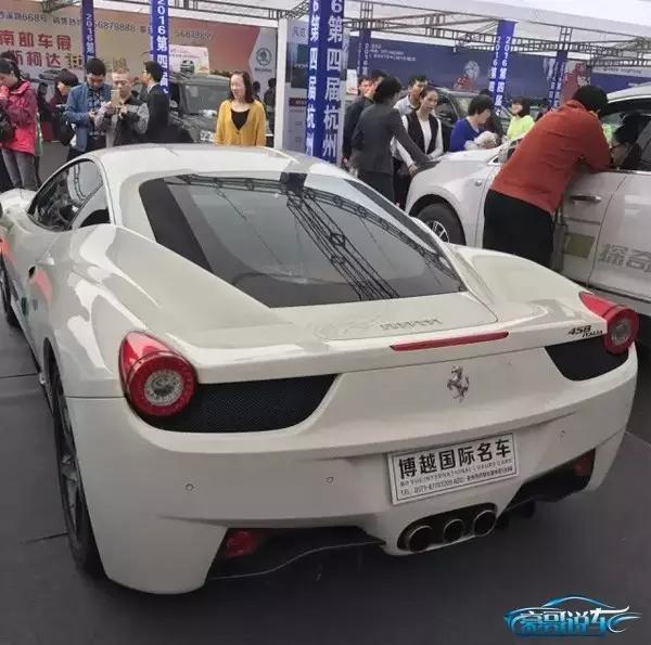 千万超跑和五菱宏光同台现身?