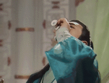 多了几分成熟大气 ▼ 可谓陌上人如玉 公子世无双 ▼ 提到古装美男