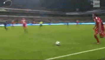 1982年世界杯半决赛的德法大战堪称经典,而比赛中的那次严重犯规也