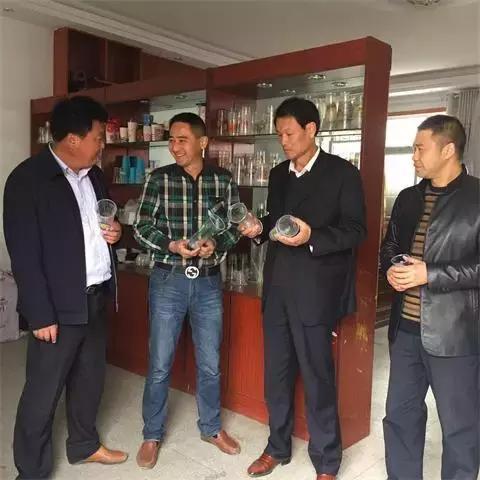 爱心企业赴定远县永康镇中心卫生院献爱心