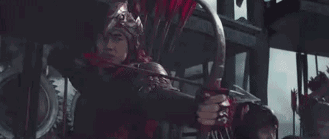 可以通过机器投掷火球 杀伤力极大 盔甲,武器为黄色 ▲ 