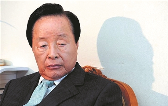 毁誉参半金泳三 儿子贪污清名尽毁