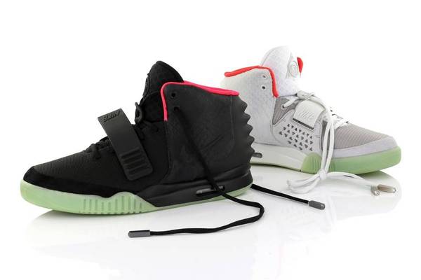 然后获得成功后, 就是顺其自然的出了nike air yeezy