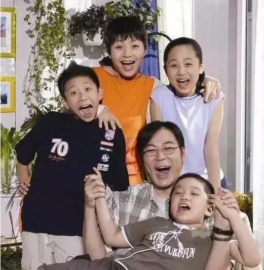 《家有儿女初长成》开拍啦张一山穿粉色蕾丝公主裙