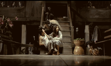 泰式假摔不仅运用于偶像剧女主身上,只要是一个角色,不管老少都有