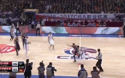 鞍山保罗打爆刘炜,男篮后卫完成改朝换代
