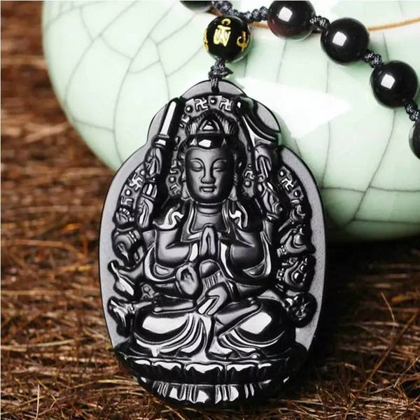 鼠年生人,若能虔诚佩戴或供奉千手观音菩萨之本命佛法像,必使事事