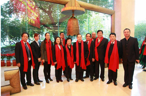 陈联咏(左二),吕志荣(左一)到西施兰调研,董事长朱尚华(右二)介绍西施