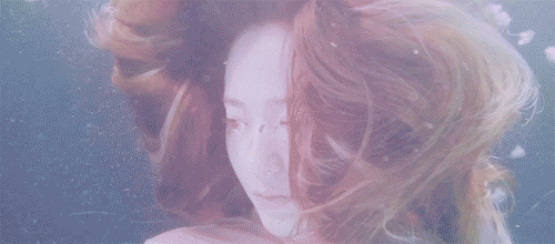 时髦办 | 《蓝色大海的传说》热播,别忘了有个会唱跳的空姐郑秀晶