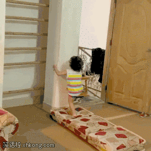 2 今天去闺蜜家,她居然在看书,而且还是比较深奥的那种.