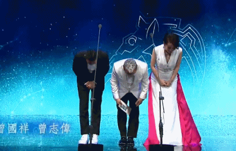 曾志伟,曾国祥,曾宝仪一家三口携手上台主持,曾氏搞笑还是当年那个味