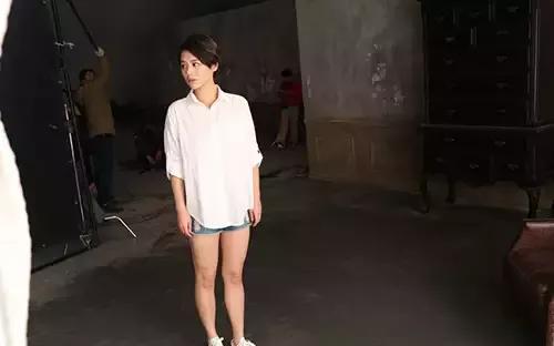 马思纯身高170,为啥脱了鞋子,腿那么短呢