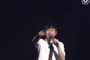 阿拉蕾去看张杰的演唱会啦!还问了杰哥唱歌为什么不跑调.