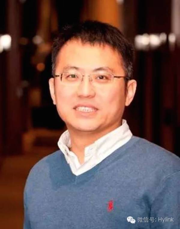 离开宝洁后,他加盟灿星文化担任副总裁,并兼任同路传播总裁,致力于为