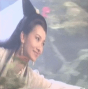 网友们还发现:白素贞飞行的时候的姿势总是把一直手臂伸向前方,这是
