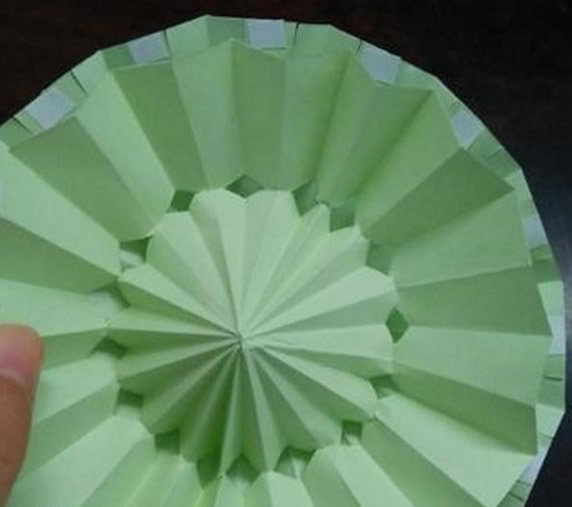 立体小雨伞的折法图解 儿童纸雨伞制作方法