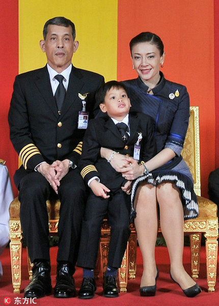 这位空军上将继位为泰国新国王 情史曝光