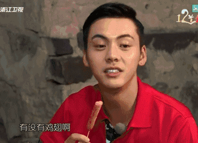 看见吃的就挪不开眼,陈伟霆你可以吃到天荒地老吧