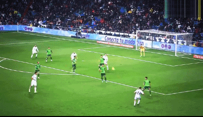 梅西空门不进 c罗自打脸 这种球大罗齐祖也未做到