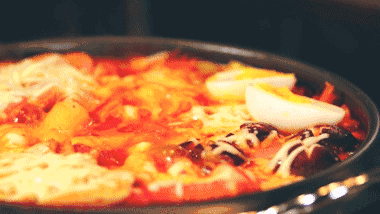 虽然不是专业厨子,但绝对是专业吃货. 欢迎视奸我们的伙食和猫.