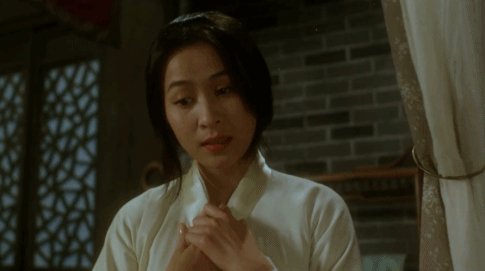 阿发愣了一会儿,站起来一把抱住老婆.