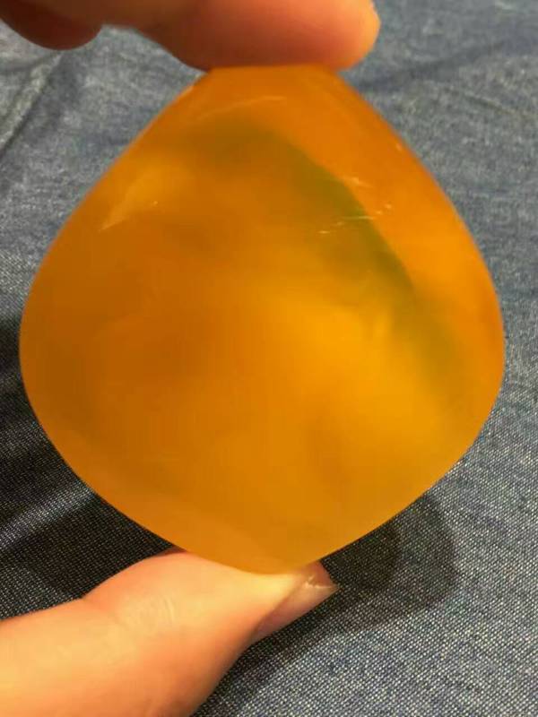 鸡油黄蜜蜡发红就能称为鸡油红蜜蜡吗?