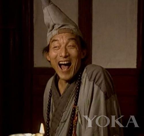 83岁游本昌近照,为演济公,他散尽家财,两度出家