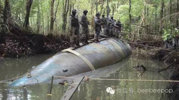 海底两万里潜水艇什么原理_海底潜水艇(3)