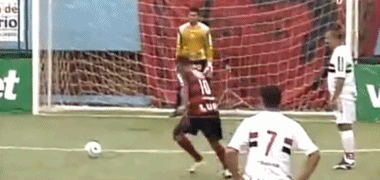 瑞士baar队有一名前锋名为乔纳斯-约基宁.