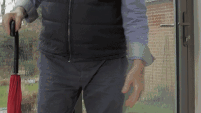 打开时,就像喇叭花一样开放.