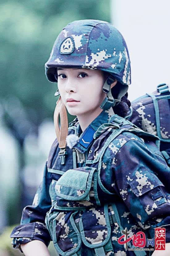 《真正男子汉2》新兵与家人打电话杨幂竟险落泪 电话那头究竟是谁?