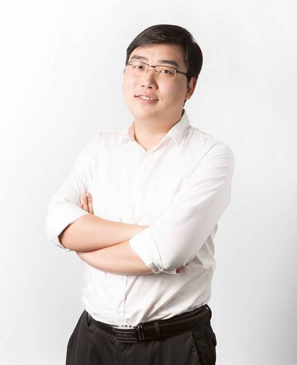 2012年7月,程维和吴睿,李响跑了一百多家公司,没有敲开任何一家出租车