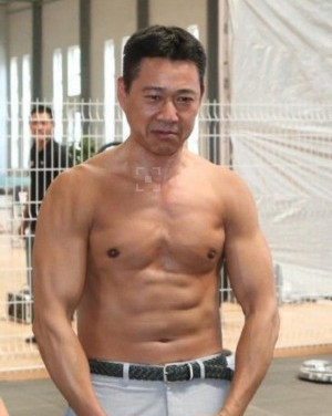 张丰毅