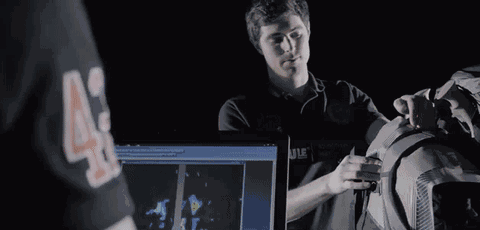 而且所有的包包都要通过 thule test center?