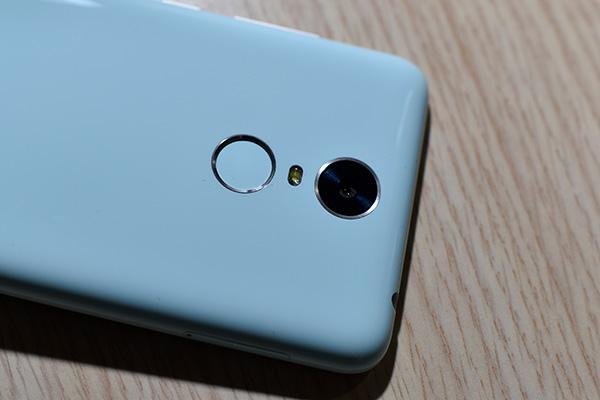 1299元长续航手机 华为小屏新品畅享6开箱