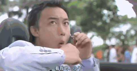 遇到乞丐不但不施展同情心,还踢翻他的碗; 看到路边对他笑的小孩子