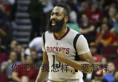 高级黑：湖人主场球框歪了？三旬老汉险些翻车