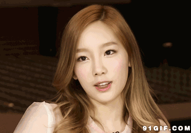 在男人心中,有气质的女人远胜于千篇一律的美女,所以,出众的气质也是