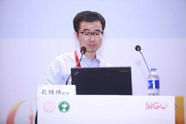 图为汇报嘉宾南京鼓楼医院肿瘤中心副主任医师孔炜伟医师 现场讨论