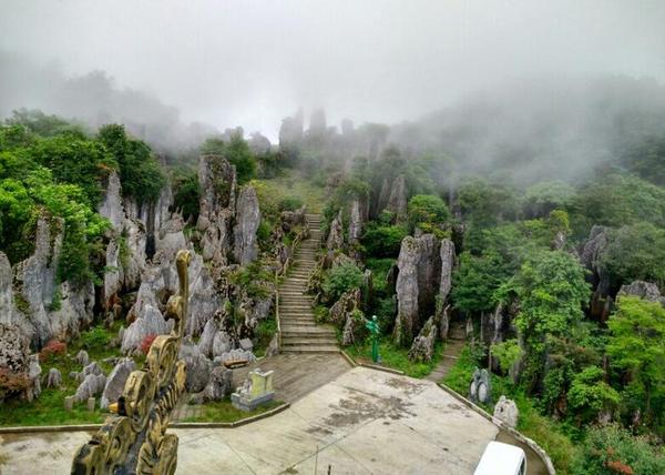 景区介绍: 位于四川盆地东北部的小平故里?华蓥山旅游区,距重庆1.