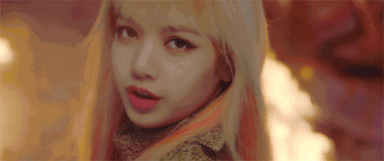 mv风格是酷和冷艳并存,成员们都展现出了自己成熟的一面.