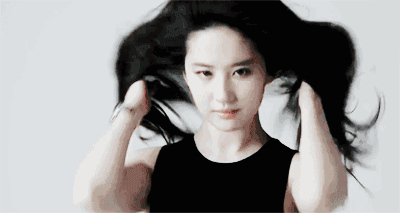 不同于其他明星表现出来的刻意,做作.