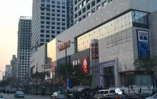 万达广场,人防商城等多家购物中心,位于经四路万达旁边的振华商厦