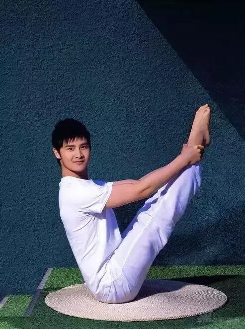 男明星都在练习瑜伽,唐山男人练瑜伽好处多多